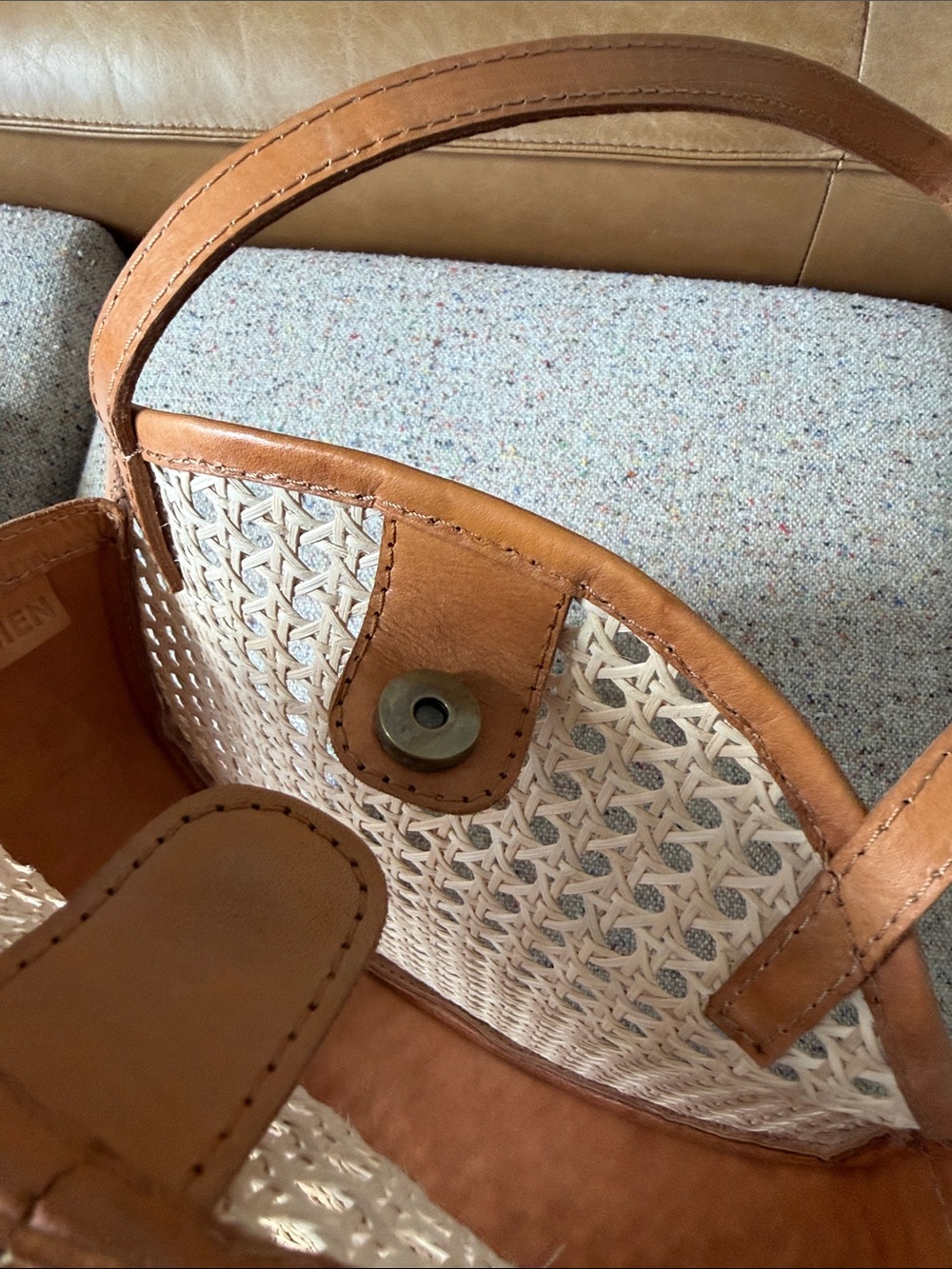 Round Leather Rattan Tote Bag from Bembien - Picture 4 of 11
